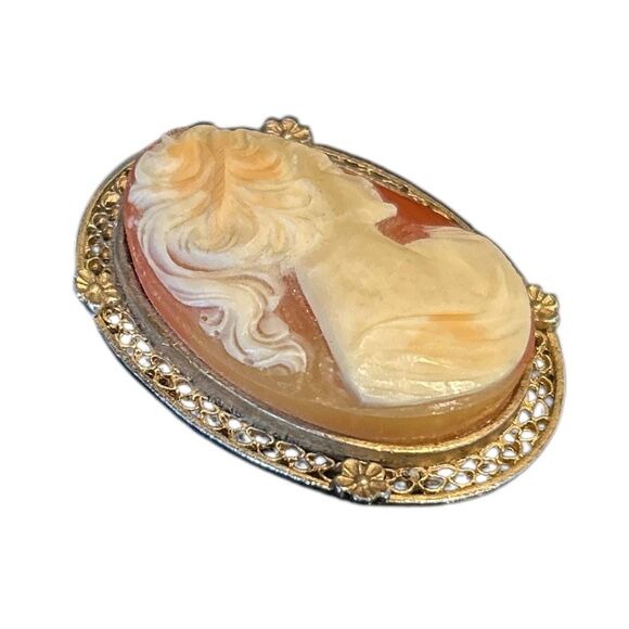 Vintage Oval Cameo Woman with Ponytail and Gold Metal Trim Brooch or Pendant - Picture 3 of 5